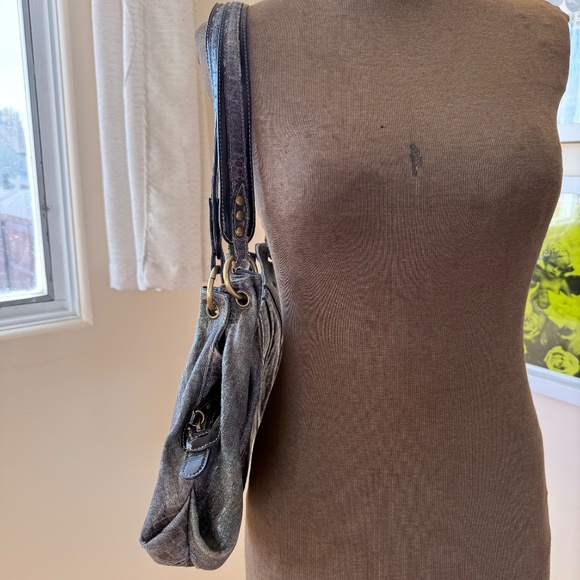 Metallic blue/charcoal pleated hobo shoulder bag - Picture 3 of 13